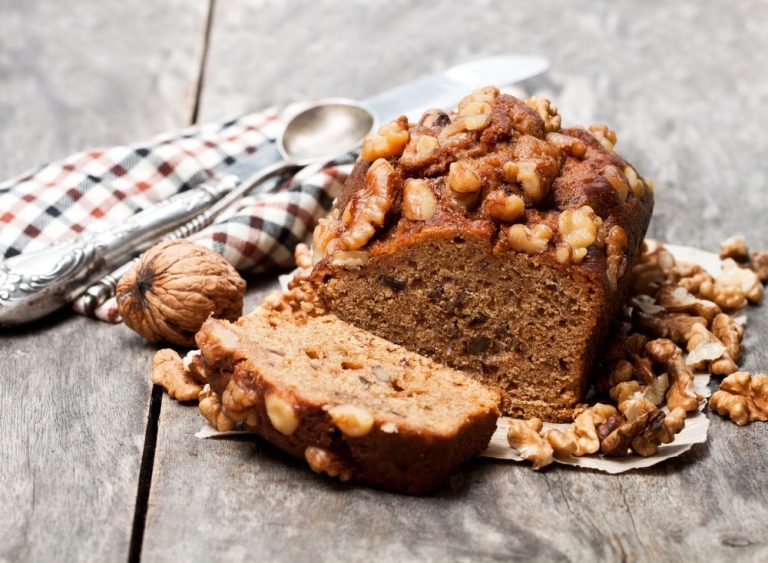 Einfacher Bratapfel Rezept mit Walnüssen, Zimt und Honig