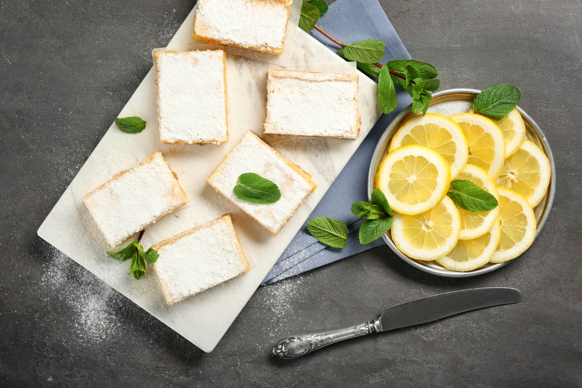 Einfacher Zitronenkuchen mit Öl und Kefir