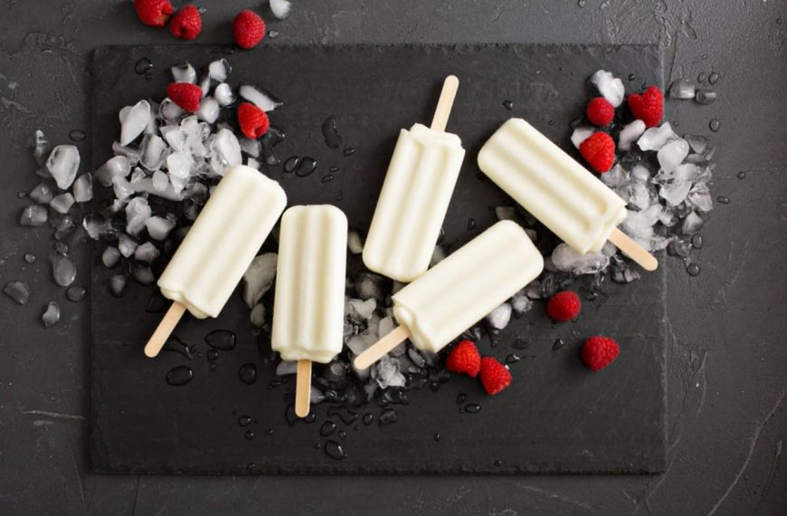 Einfaches Milcheis mit Marshmallows selber machen