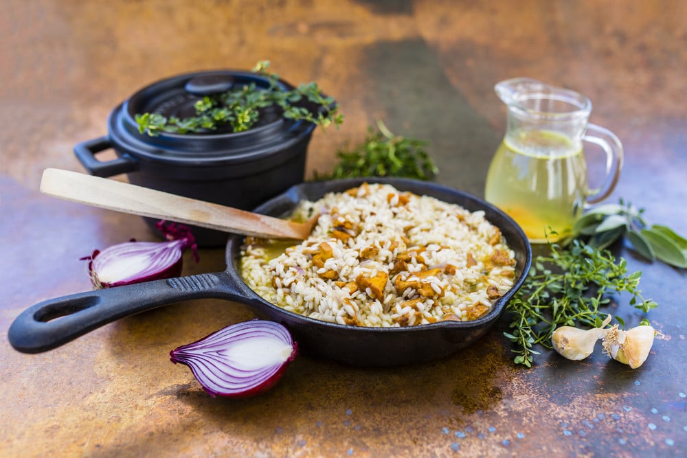 Einfaches Pilzrisotto aus Pfifferlingen mit Knoblauch und Parmesan