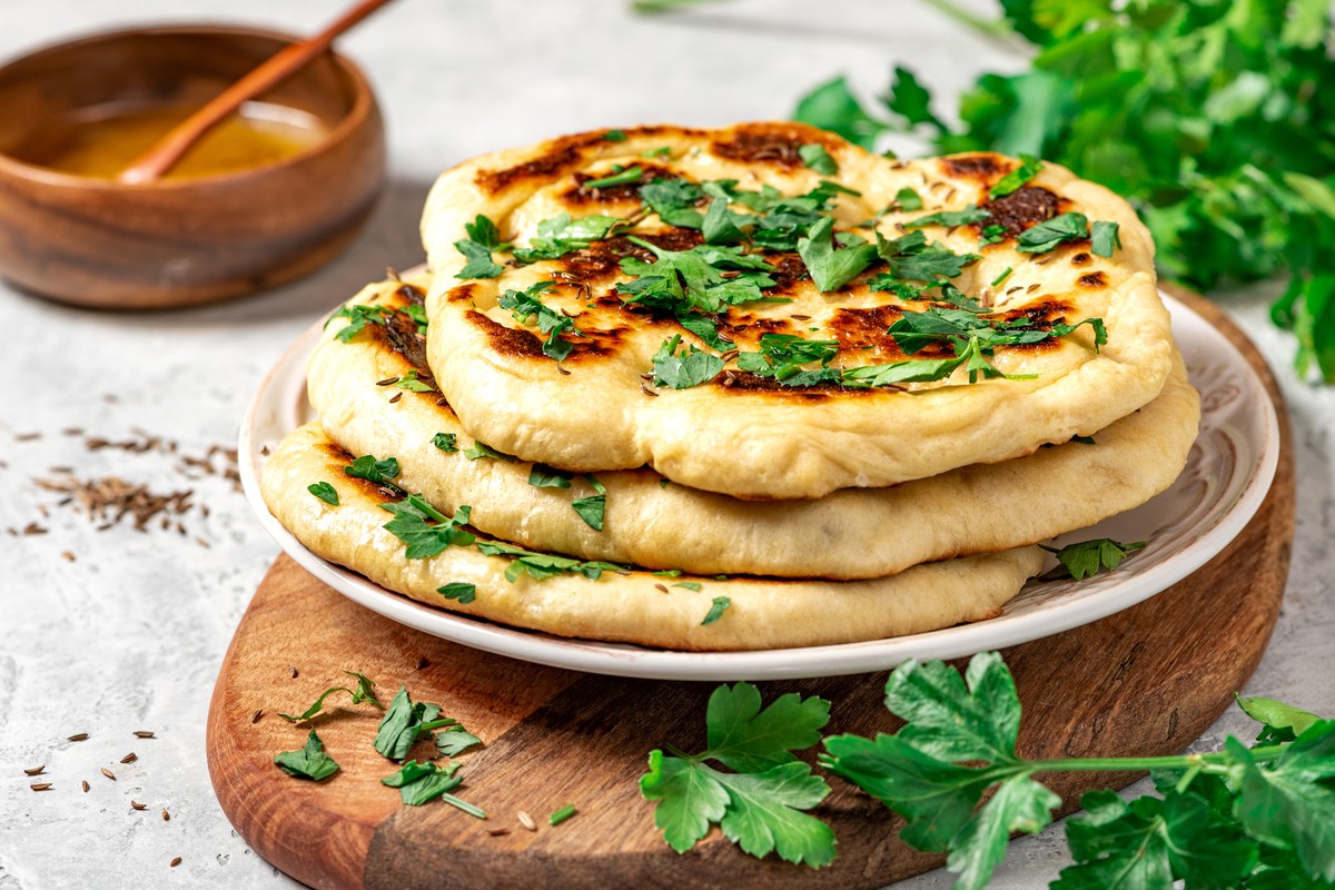 Einfaches türkisches Fladenbrot Bazlama aus der Pfanne