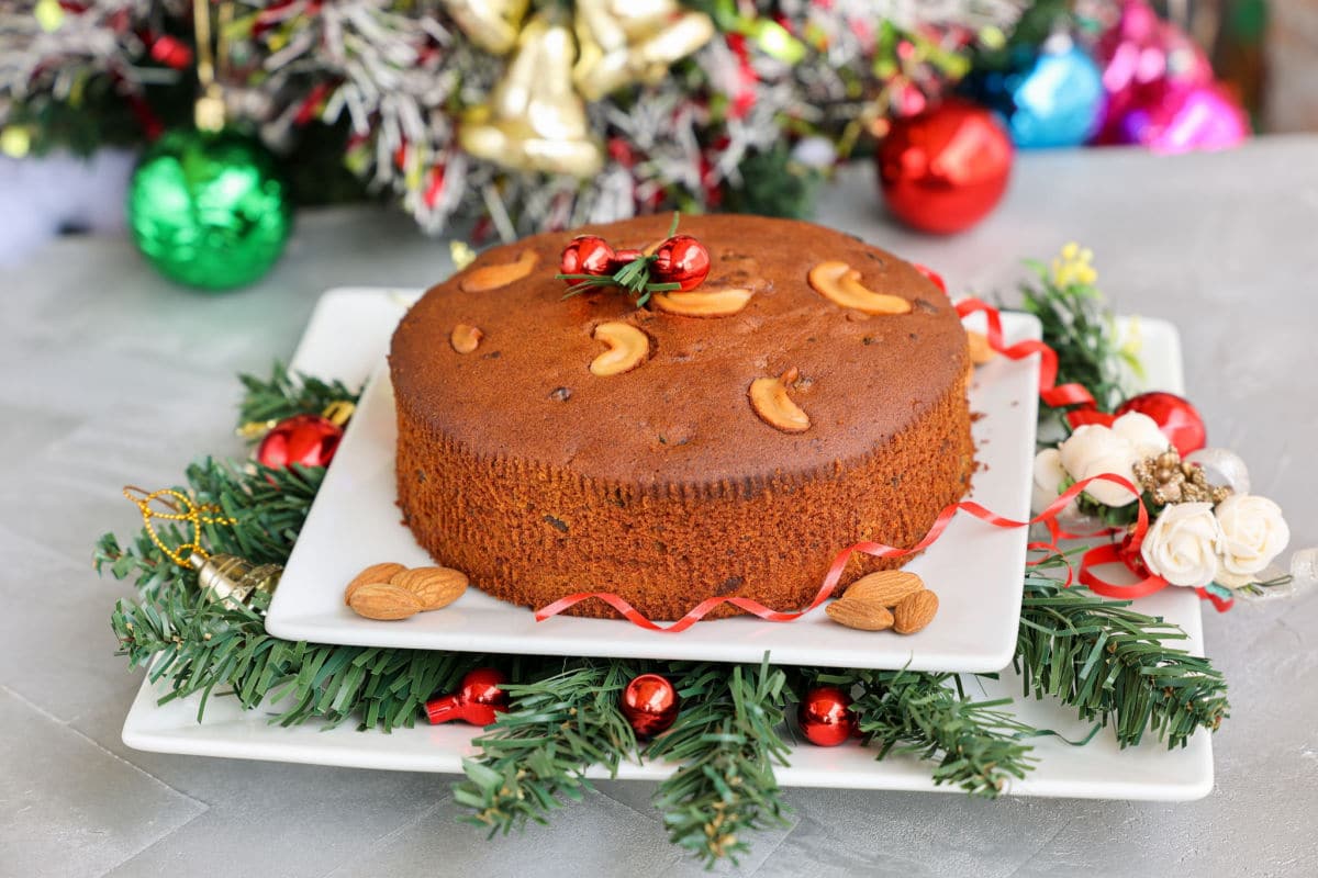 Englischer Weihnachtskuchen mit Trockenfrüchten und Nüssen