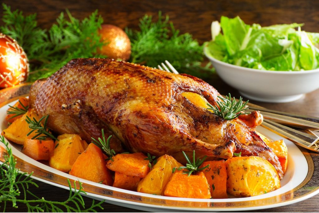 Entenbraten mit Orangen und Weißwein aus dem Backofen