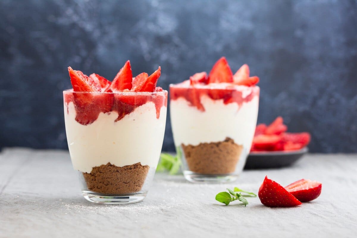 Erdbeer Cheesecake mit Frischkäsecreme – Käsekuchen Dessert