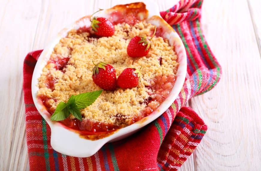 Erdbeer Crumble mit Streuseln – Erdbeer Dessert mit Streuselteig im…