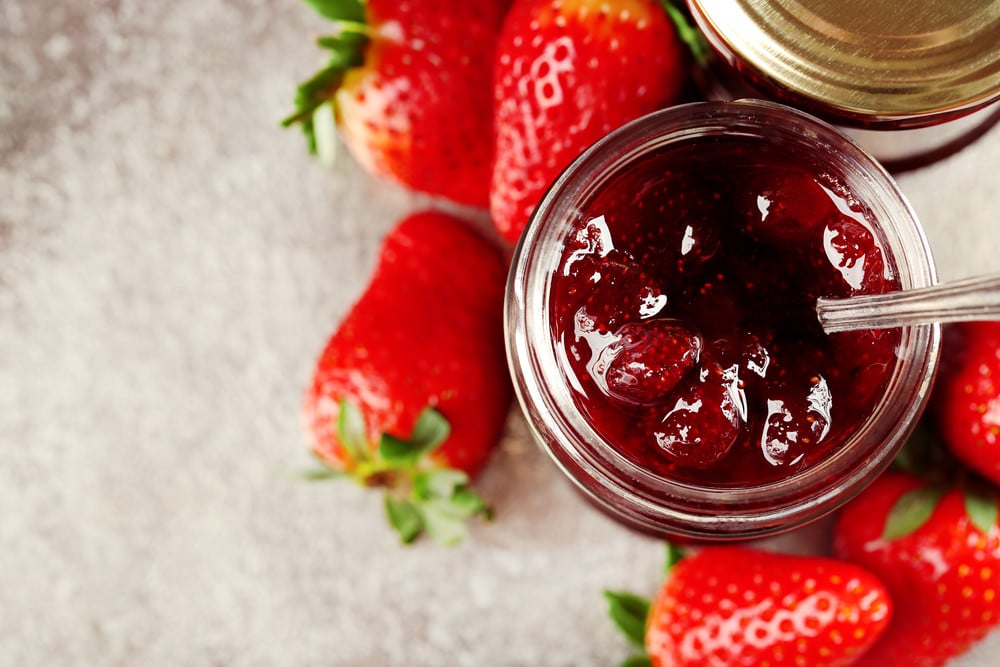 Erdbeer Marmelade mit Wacholder im Backofen