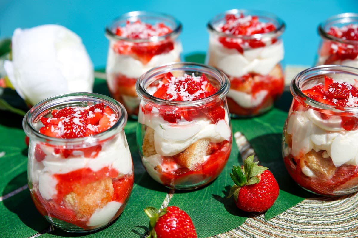 Erdbeer Tiramisu im Glas – Fruchtiges Dessert mit Amaretto
