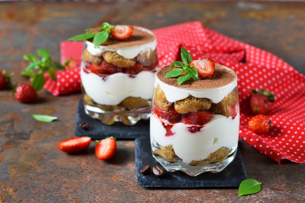 Erdbeer Tiramisu mit Amarettinis im Glas