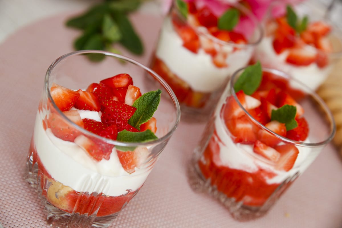 Erdbeer Tiramisu mit Mascarpone im Glas