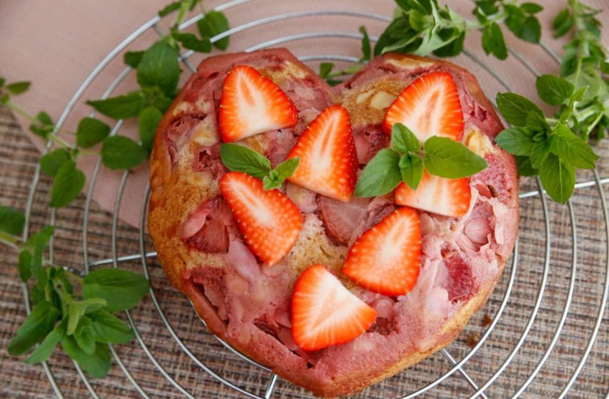 Erdbeerkuchen Herz aus Buchweizenmehl zum Muttertag