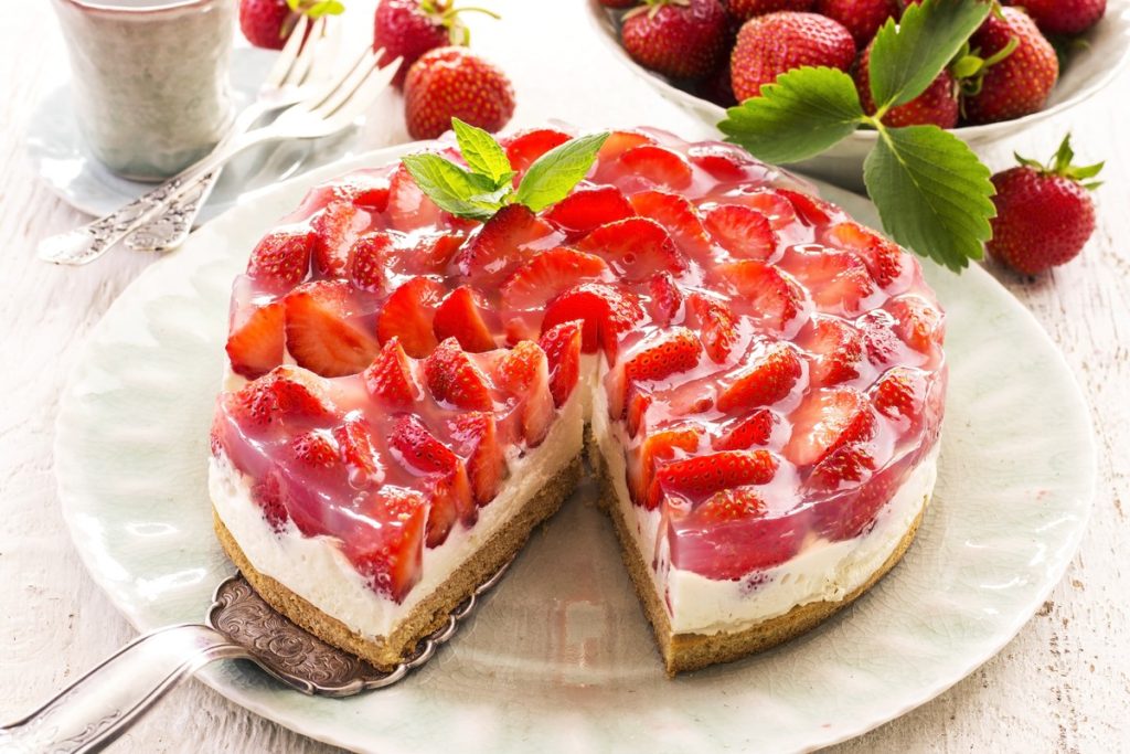 Erdbeerkuchen mit Quark und Keksboden ohne Backen