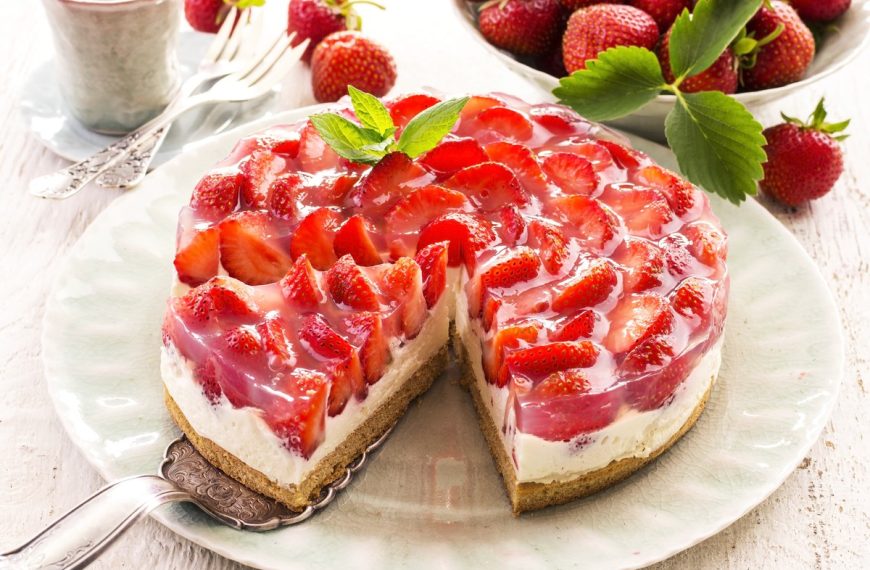 Erdbeerkuchen mit Quark und Keksboden ohne Backen