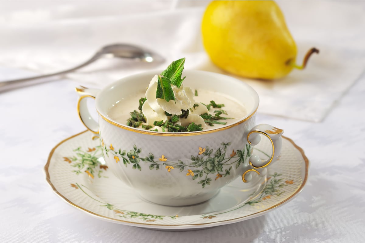 Erfrischende kalte Suppe mit Birnen