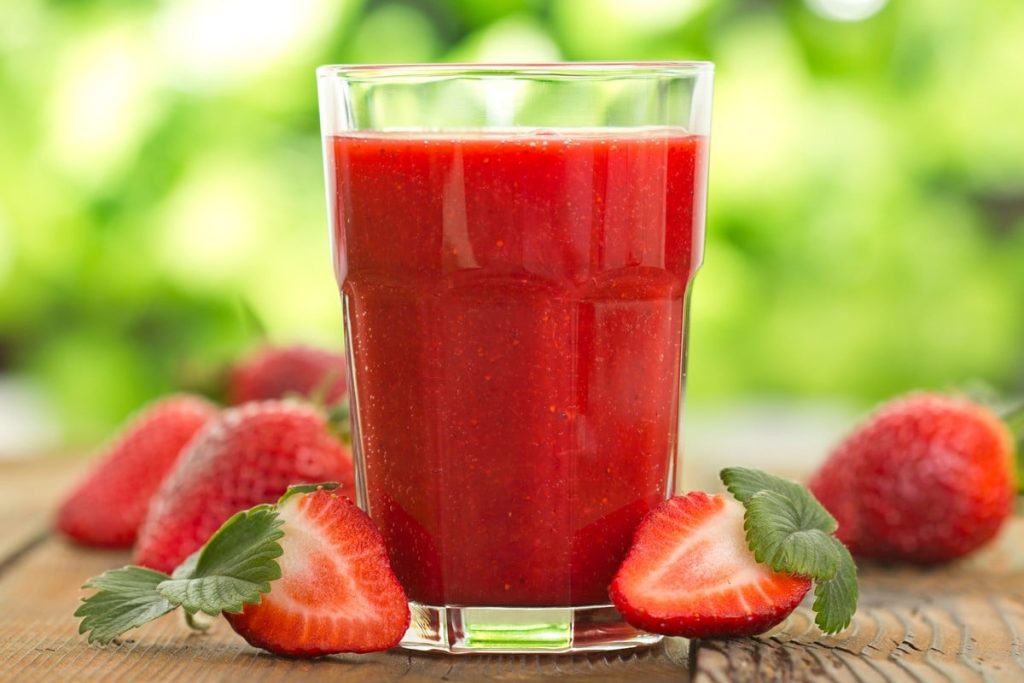 Erfrischender Erdbeer Smoothie mit Limettensaft
