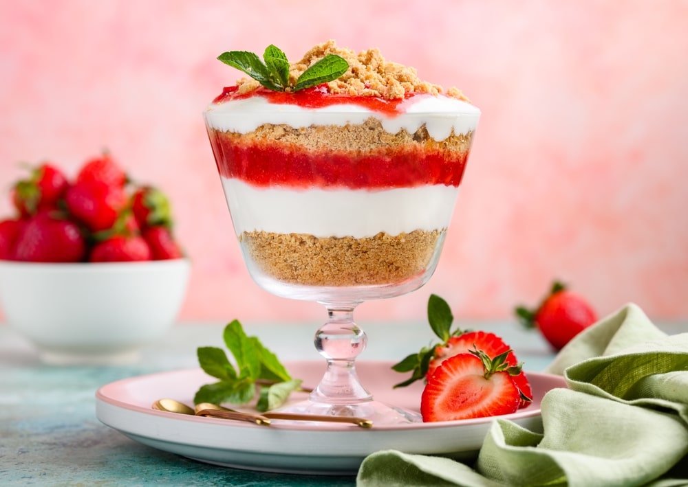 Erfrischender Erdbeer Trifle mit Mascarpone: Sommer-Dessert