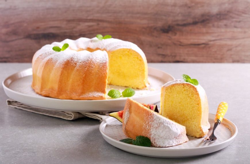 Erfrischender Zitronenkuchen mit Puderzucker