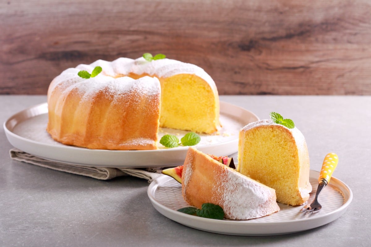 Erfrischender Zitronenkuchen mit Puderzucker