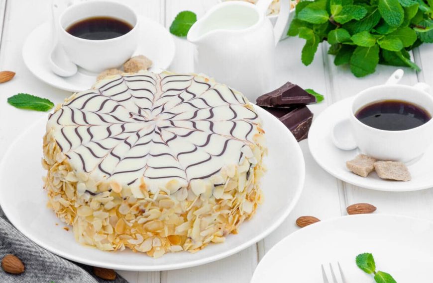 Esterhazy Torte mit Baiser und Milchcreme – Ungarische Schichttorte
