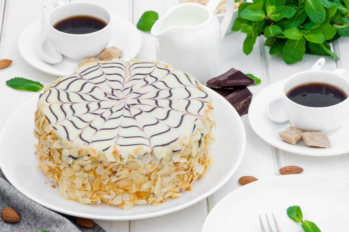 Esterhazy Torte mit Baiser und Milchcreme – Ungarische Schichttorte