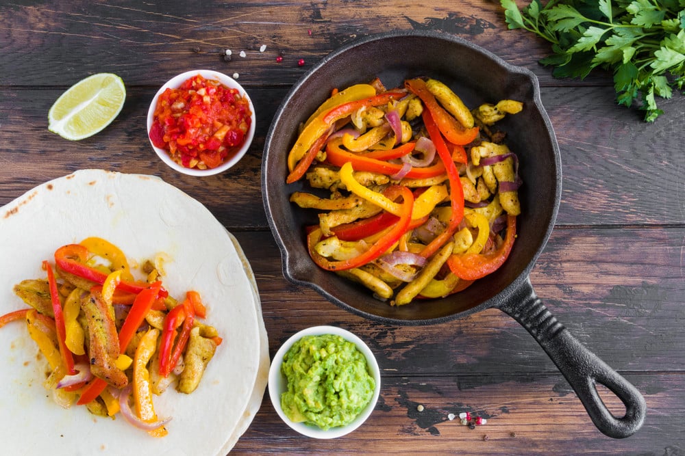 Fajitas mit Hähnchenbrust und Paprika aus der Tex Mex Küche