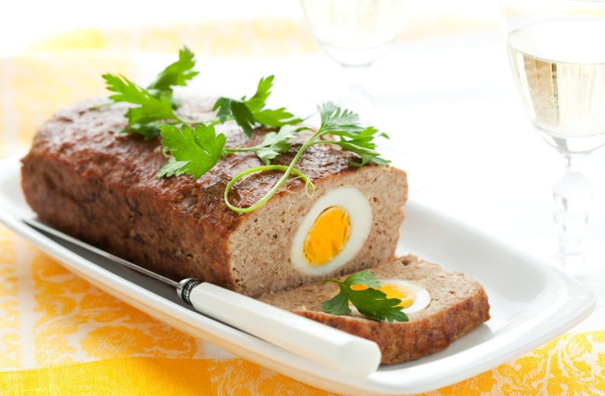 Falscher Hase – Hackbraten mit Eiern, Speck und Zwiebeln