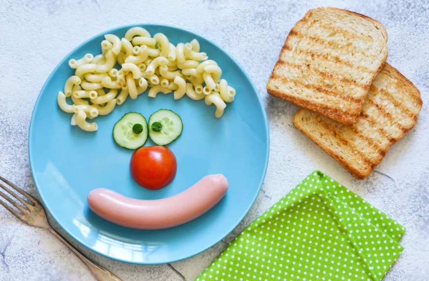 Fasching Kinder Pasta – Clown mit Würstchen und Gurke