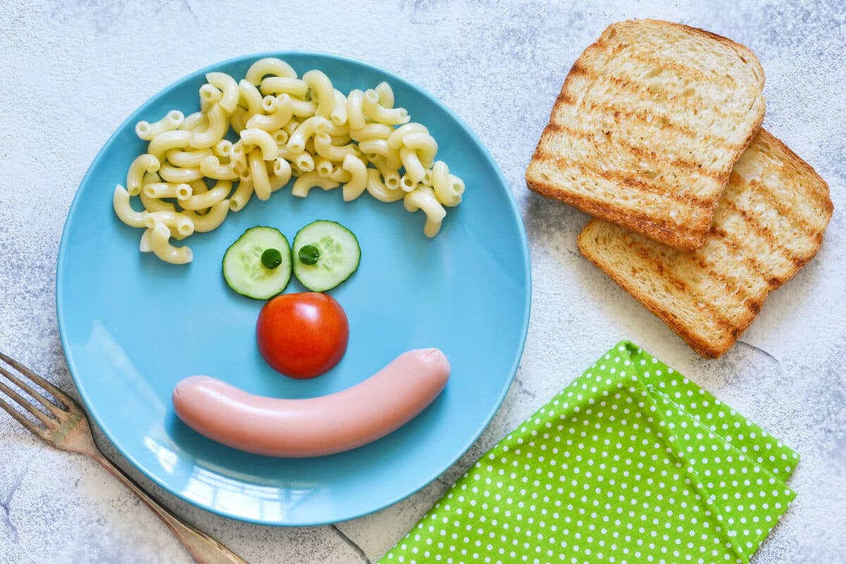 Fasching Kinder Pasta - Clown mit Würstchen und Gurke