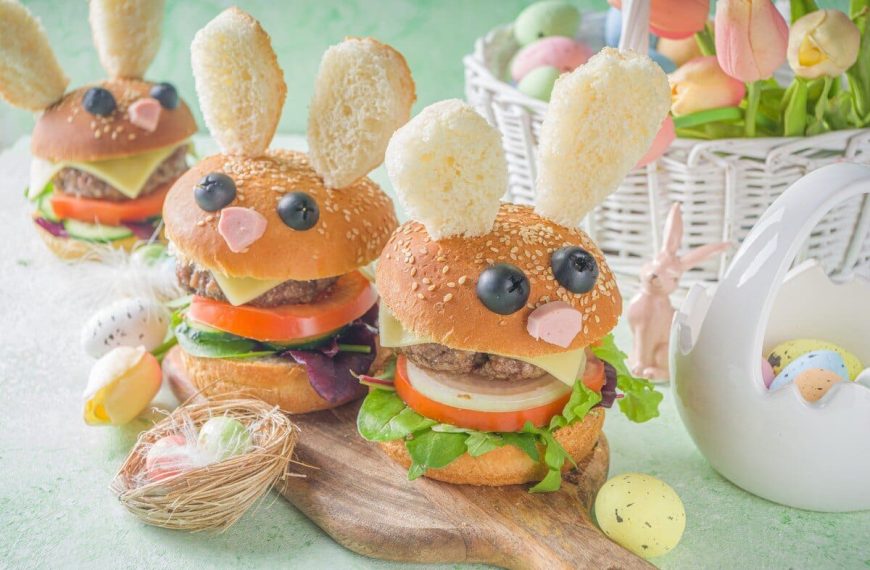 Fastfood Burger mit Käse und Tomaten – Lustige Idee für…