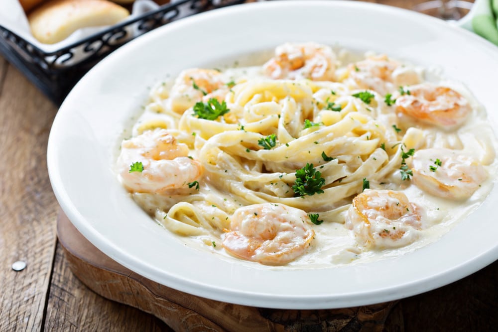 Fetuccini Nudeln mit Garnelen in Béchamel Sahnesauce