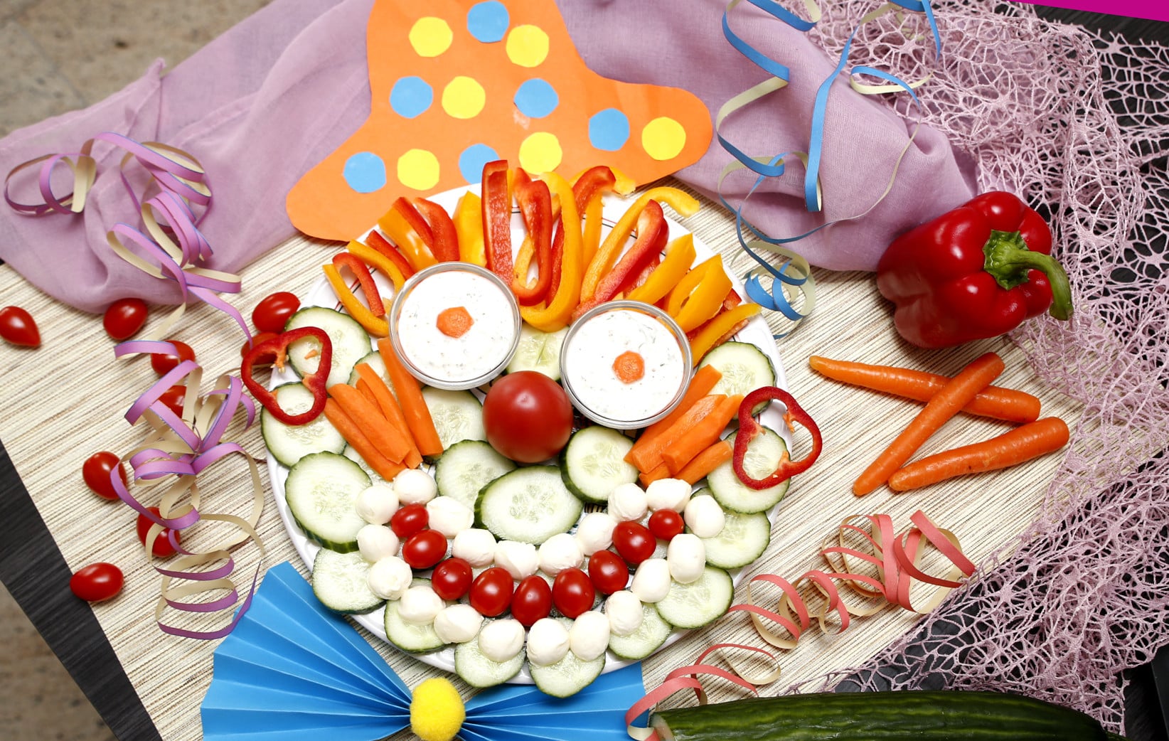 Fingerfood Clown aus Gemüse mit Zaziki zum Karneval