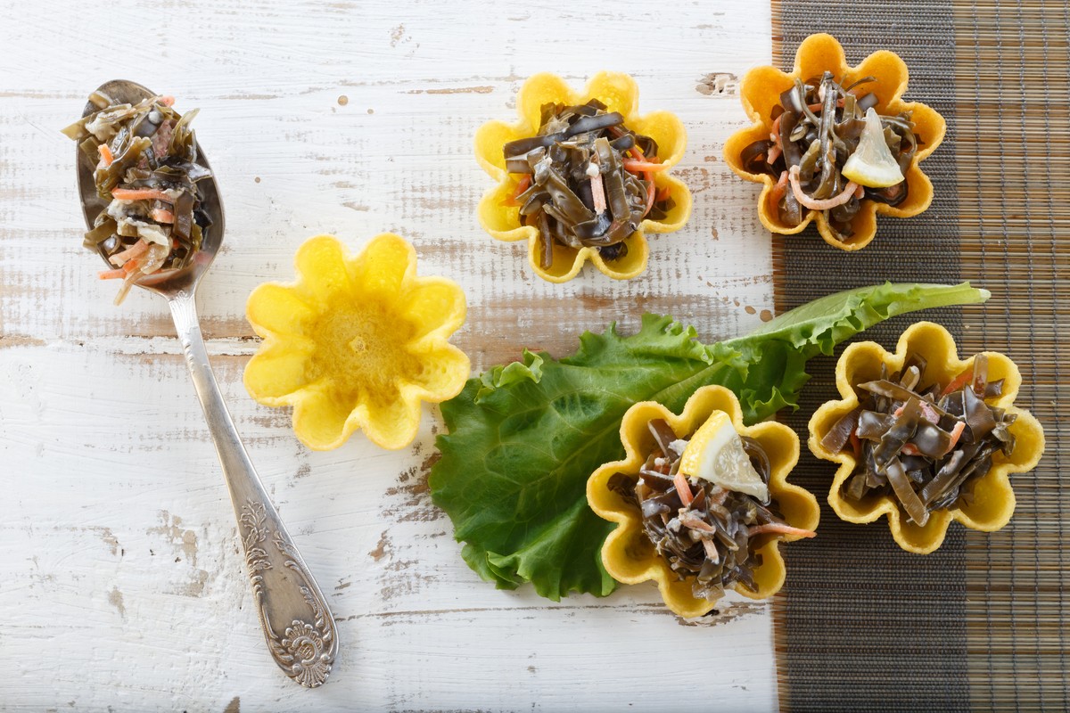 Fingerfood Tartelettes mit Seetang und koreanischen Möhren