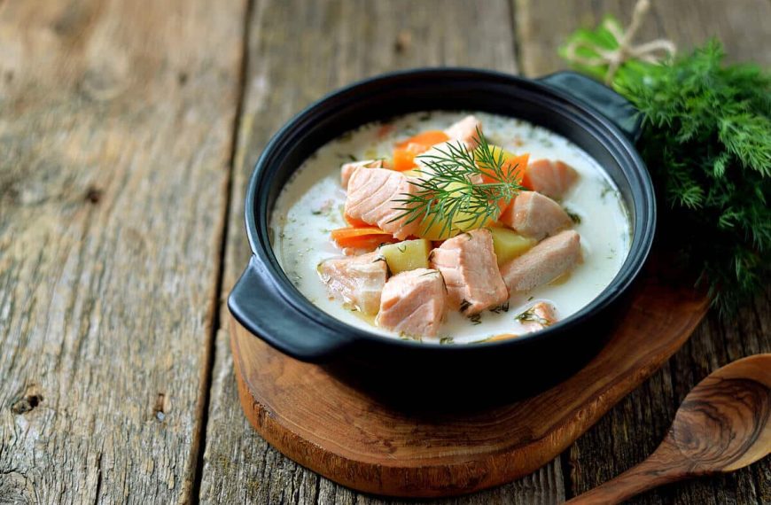 Finnische Fischsuppe mit Kartoffeln, Karotten und Sahne