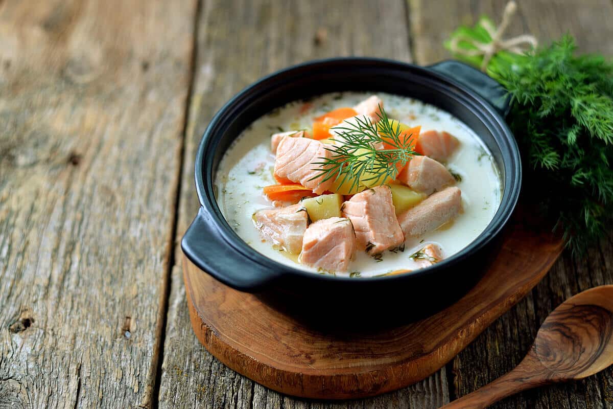 Finnische Fischsuppe mit Kartoffeln, Karotten und Sahne