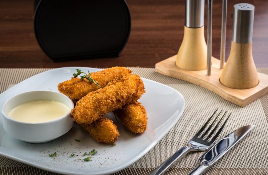 Fischstäbchen aus Seelachs mit Kartoffelbrei selber machen