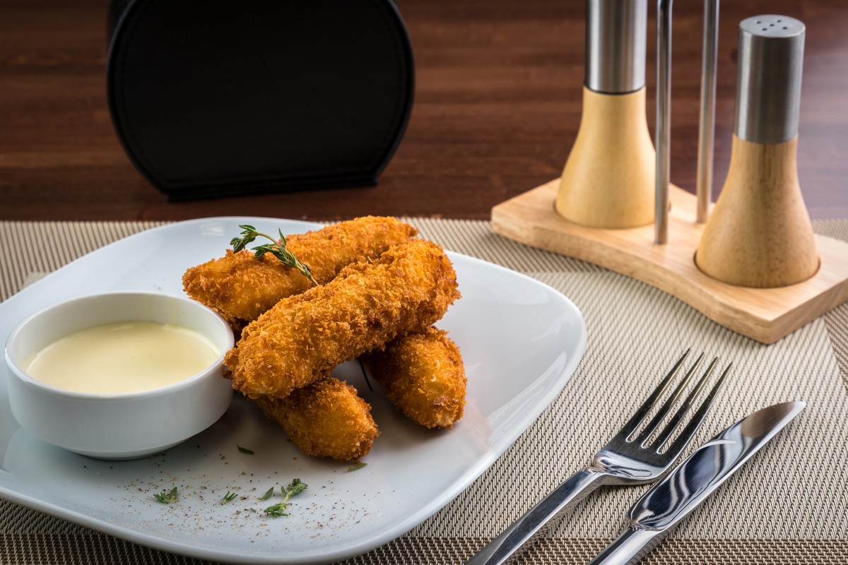 Fischstäbchen aus Seelachs mit Kartoffelbrei selber machen