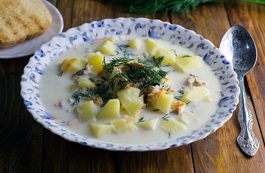 Fischsuppe mit Kabeljau, Kartoffeln und Dill