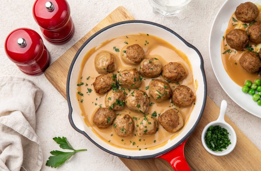 Fleischbällchen in Weinsoße aus dem Ofen