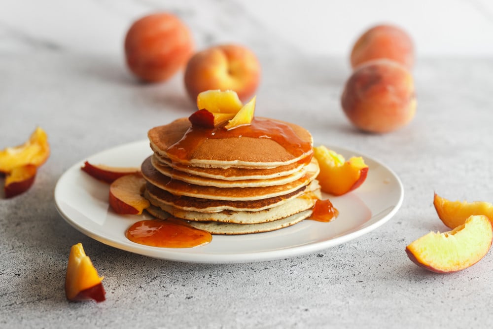 Fluffige Pancakes ohne Ei mit Marmelade
