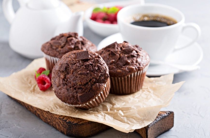 Fluffige Schokoladenmuffins mit Buttermilch und Öl