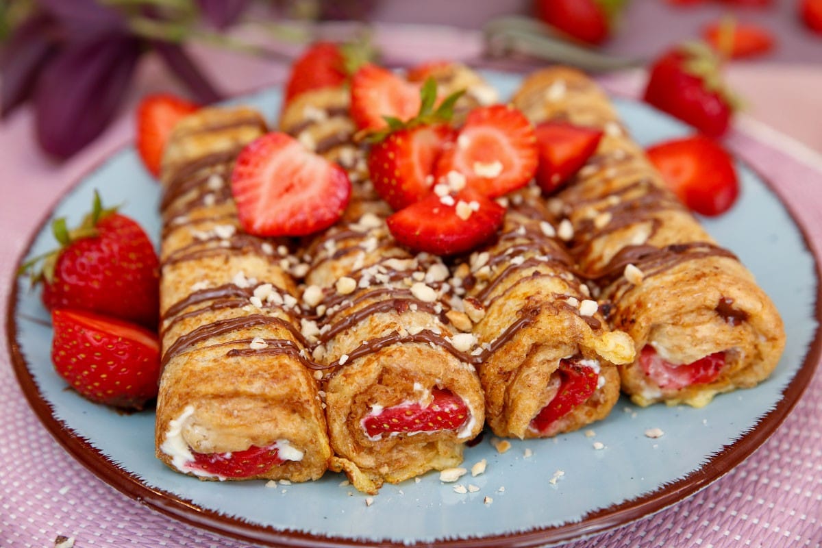 French Toast Rolls mit Erdbeeren