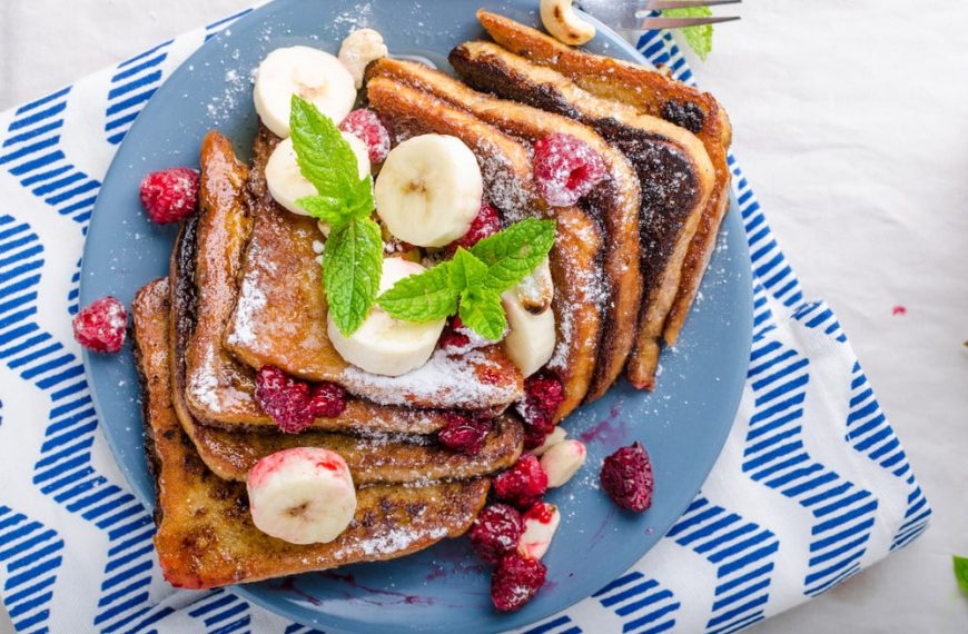 French Toast mit Nutella, Himbeeren und Banane