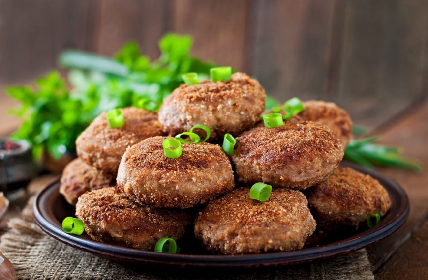 Frikadellen aus Schweinehackfleisch ohne Eier