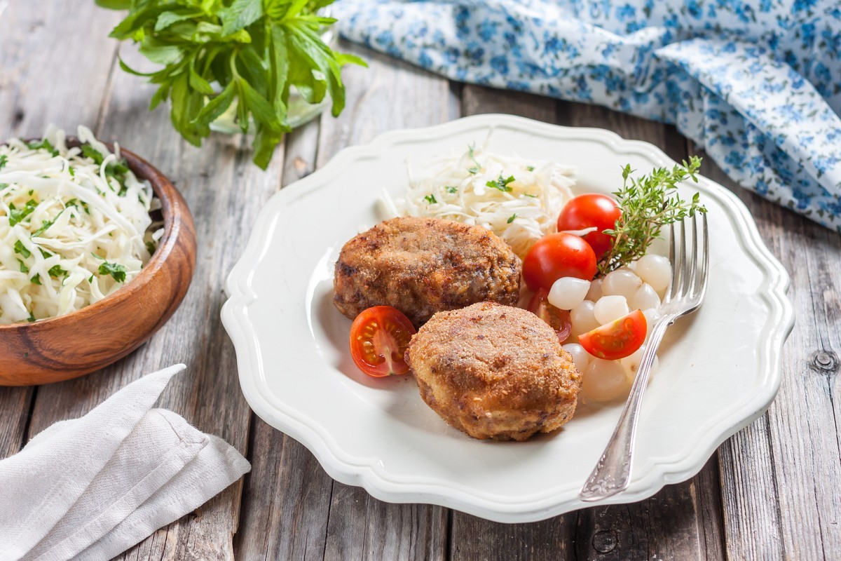 Frikadellen mit Champignons und Zwiebeln im Ofen