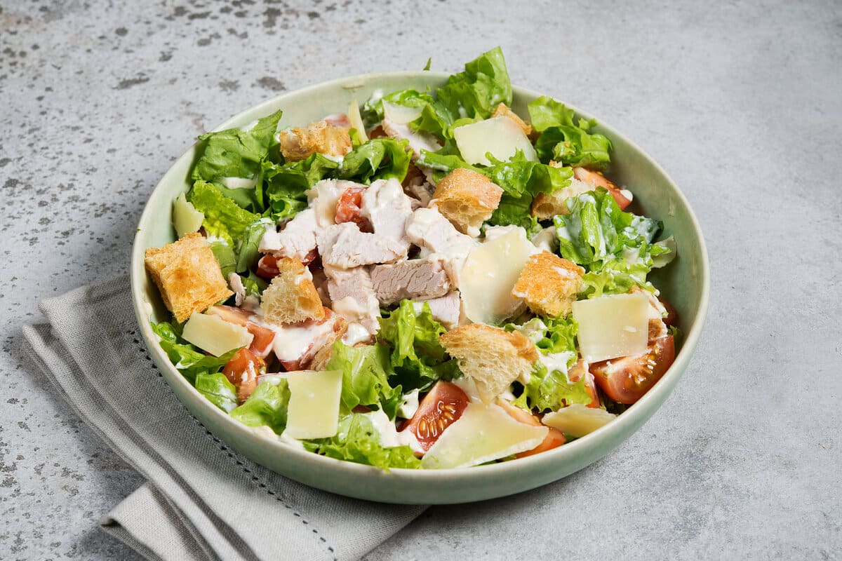 Frischer Caesar Salad mit Romano