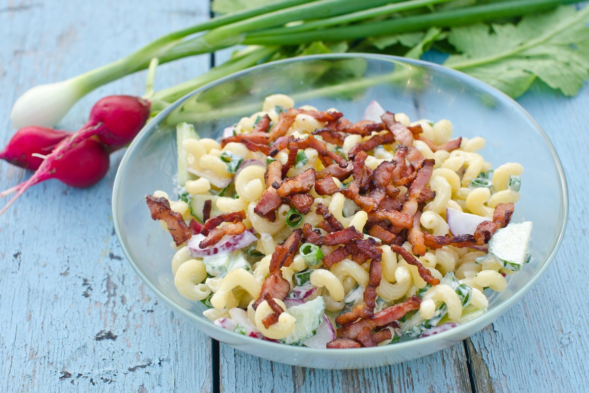 Frischer Nudelsalat mit Bacon