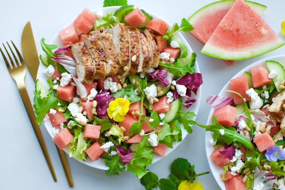 Frischer Salat mit Wassermelone