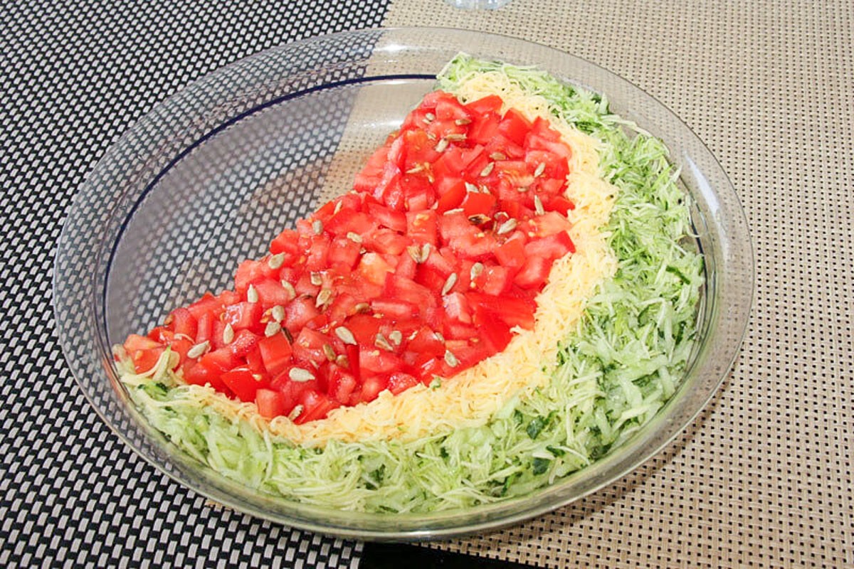 Frischer Salat mit Zucchini