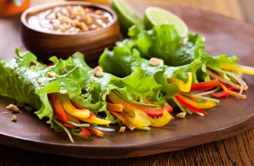 Frisches Gemüse mit pikantem Salat Dressing