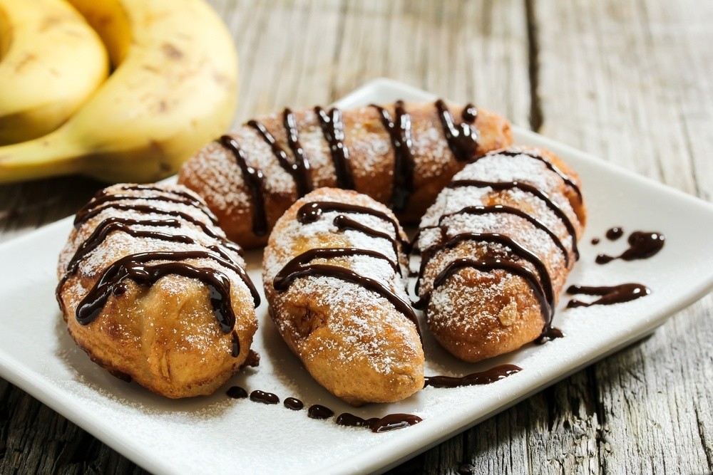 Frittierte Bananen im Tempurateig mit Schokosoße