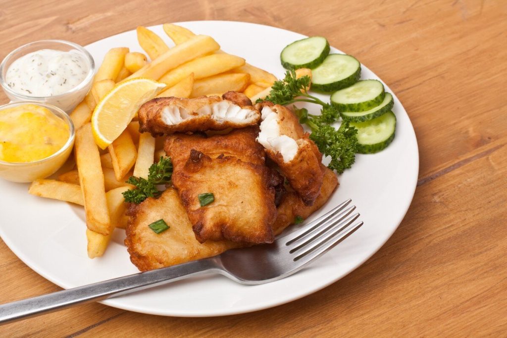 Frittierter Kabeljau im Bierteig mit Gewürzen